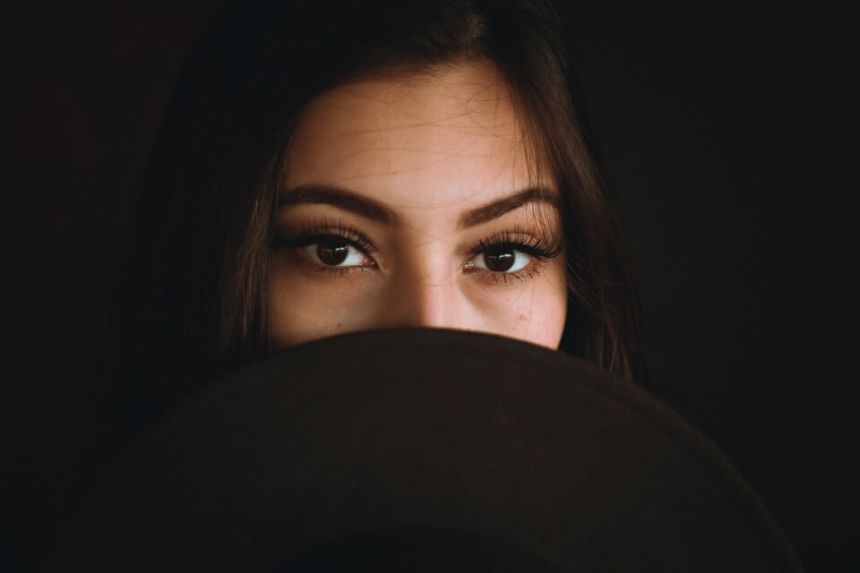 How to Know if a Gemini Woman is Playing You? 10 Signs!