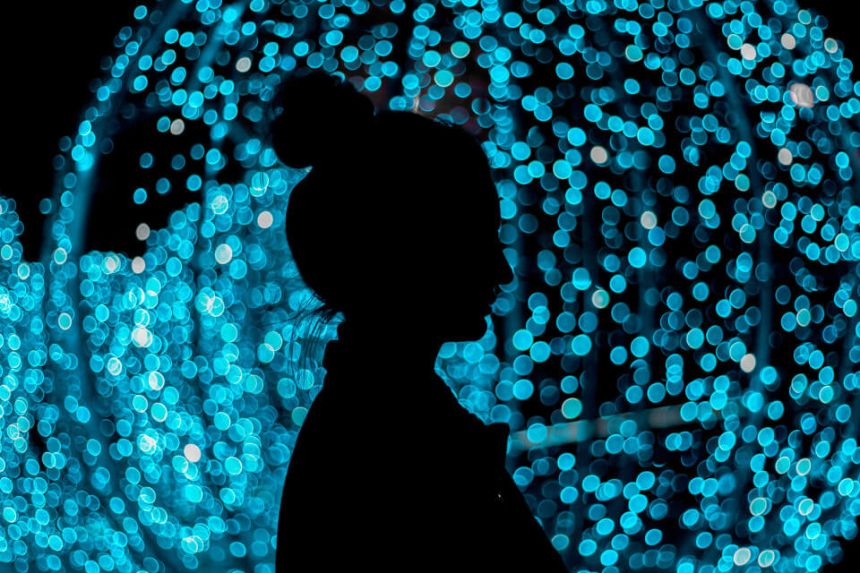 10 Signs a Gemini Woman Secretly Likes You