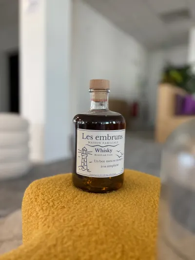 Coffret whisky personnalisé : de la bouteille à l'étiquette