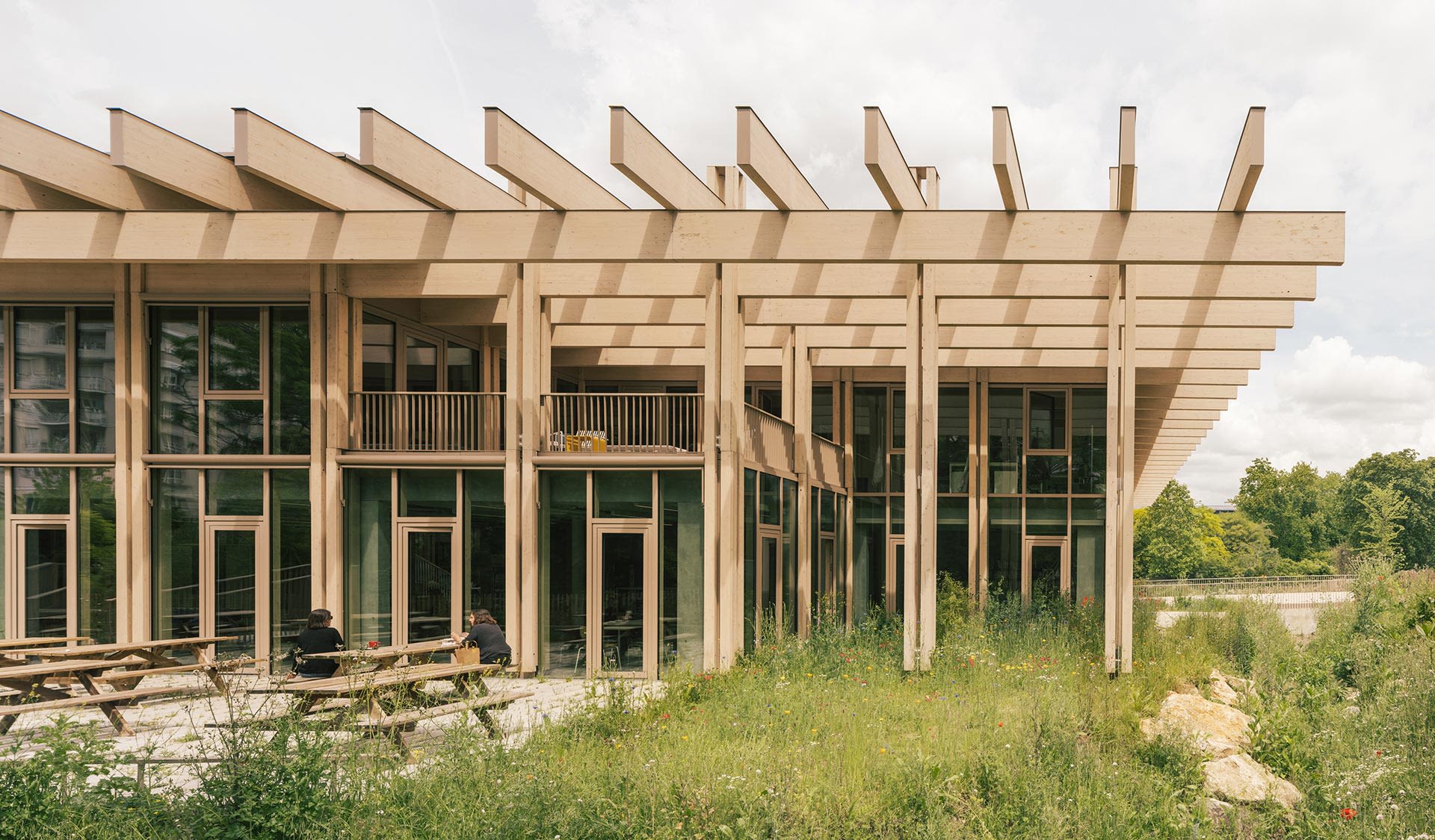 Architecture - Bâtiment d'exploitation dans le Parc de la Villette à Paris - 06