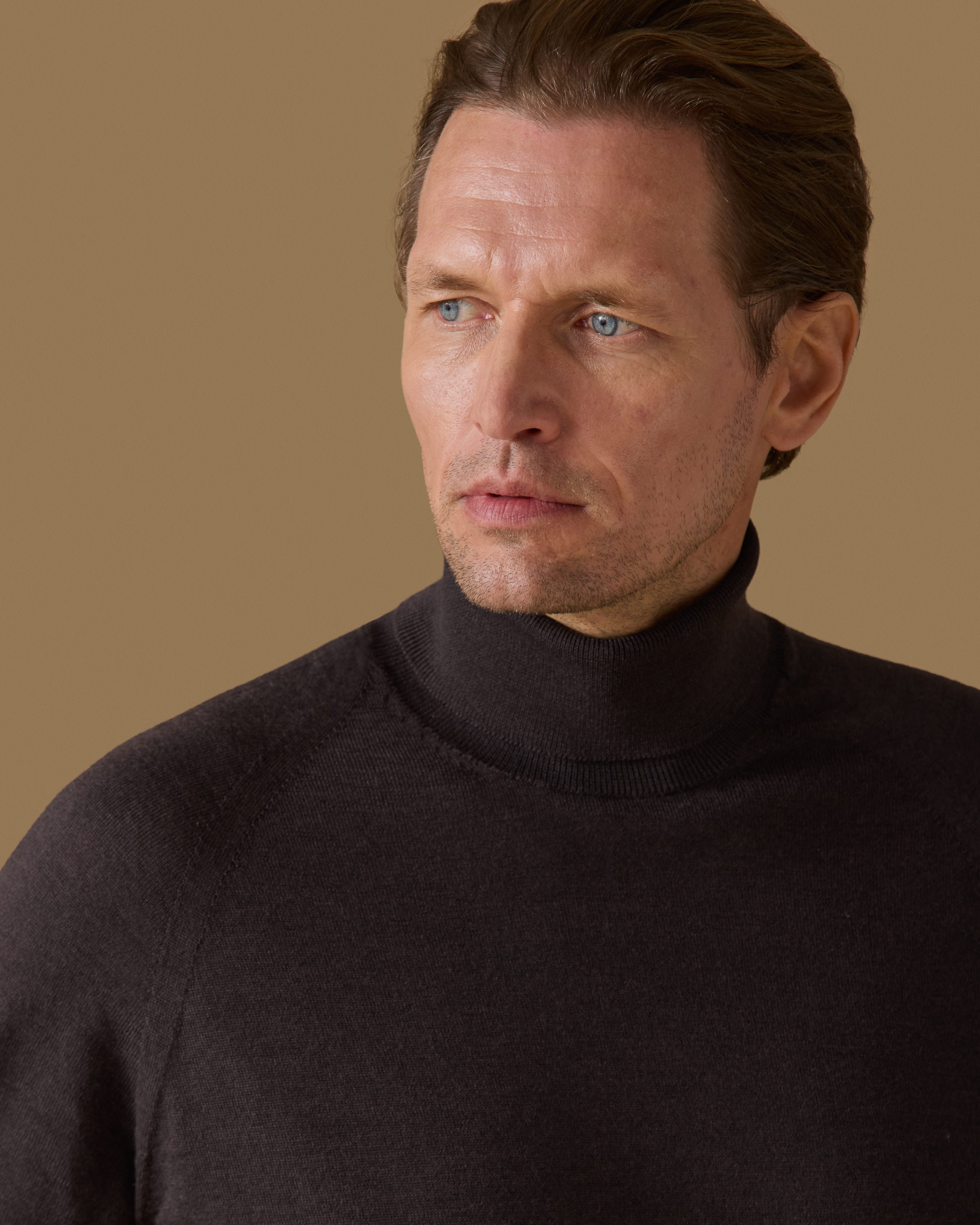 Dark-Brown-Extra-Fine-Merino-Turtle-Neck-Knit-MKC1195-custom-knitwear, view 5 - Atelier Munro