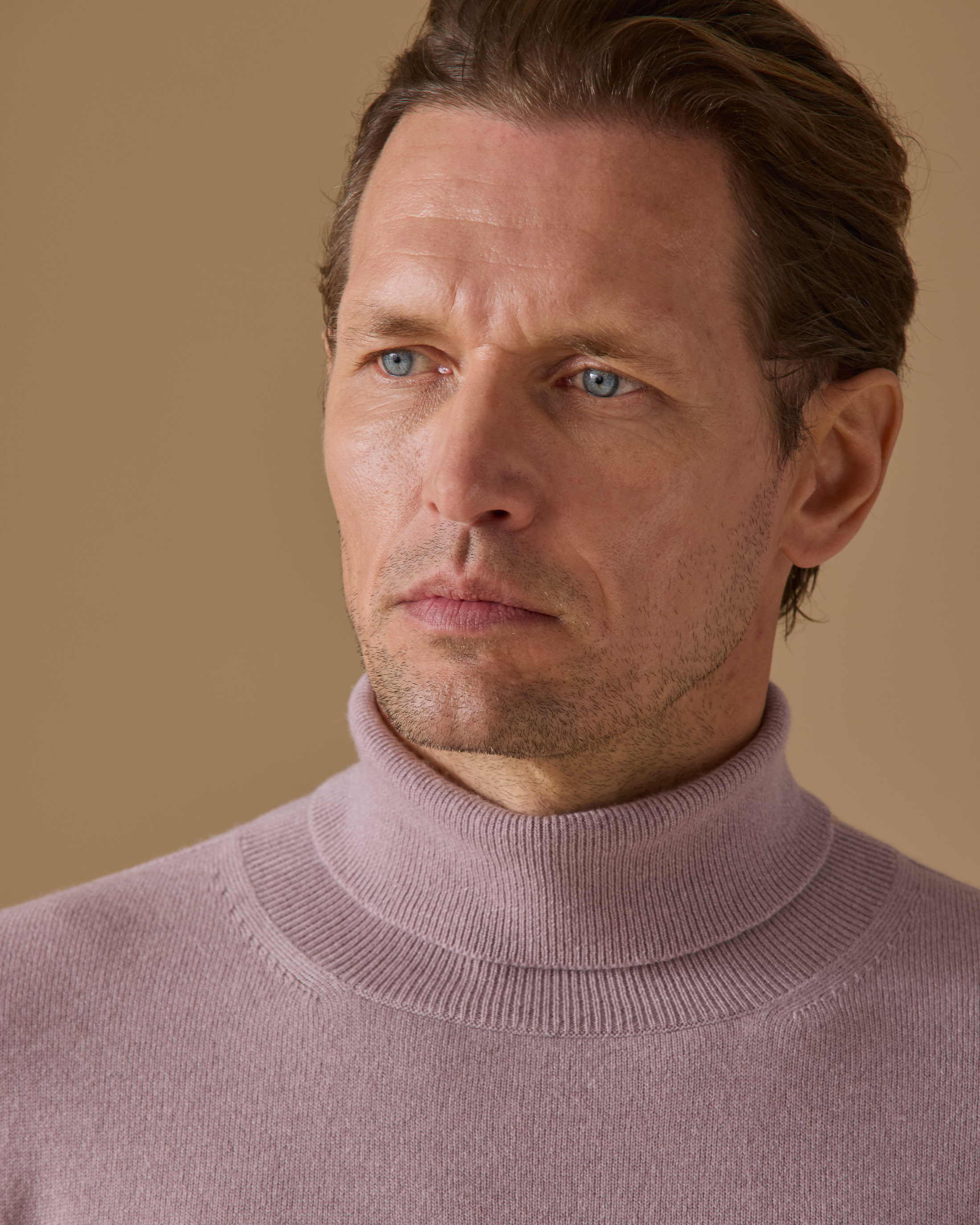 Ash-Pink-Cashmere-Turtle-Neck-Knit-MKL1275-custom-knitwear, view 4 - Atelier Munro