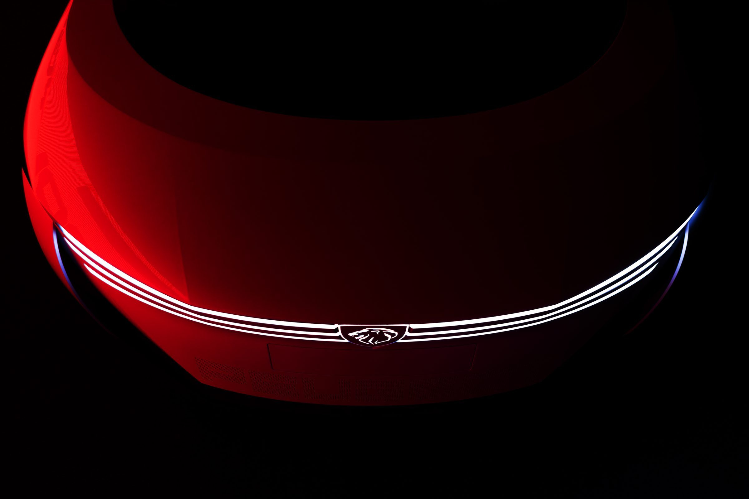Capot avant Polygon, ligne lumineuse