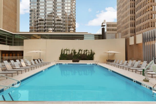 image of pool at the Downtown Atlanta Hyatt Regency