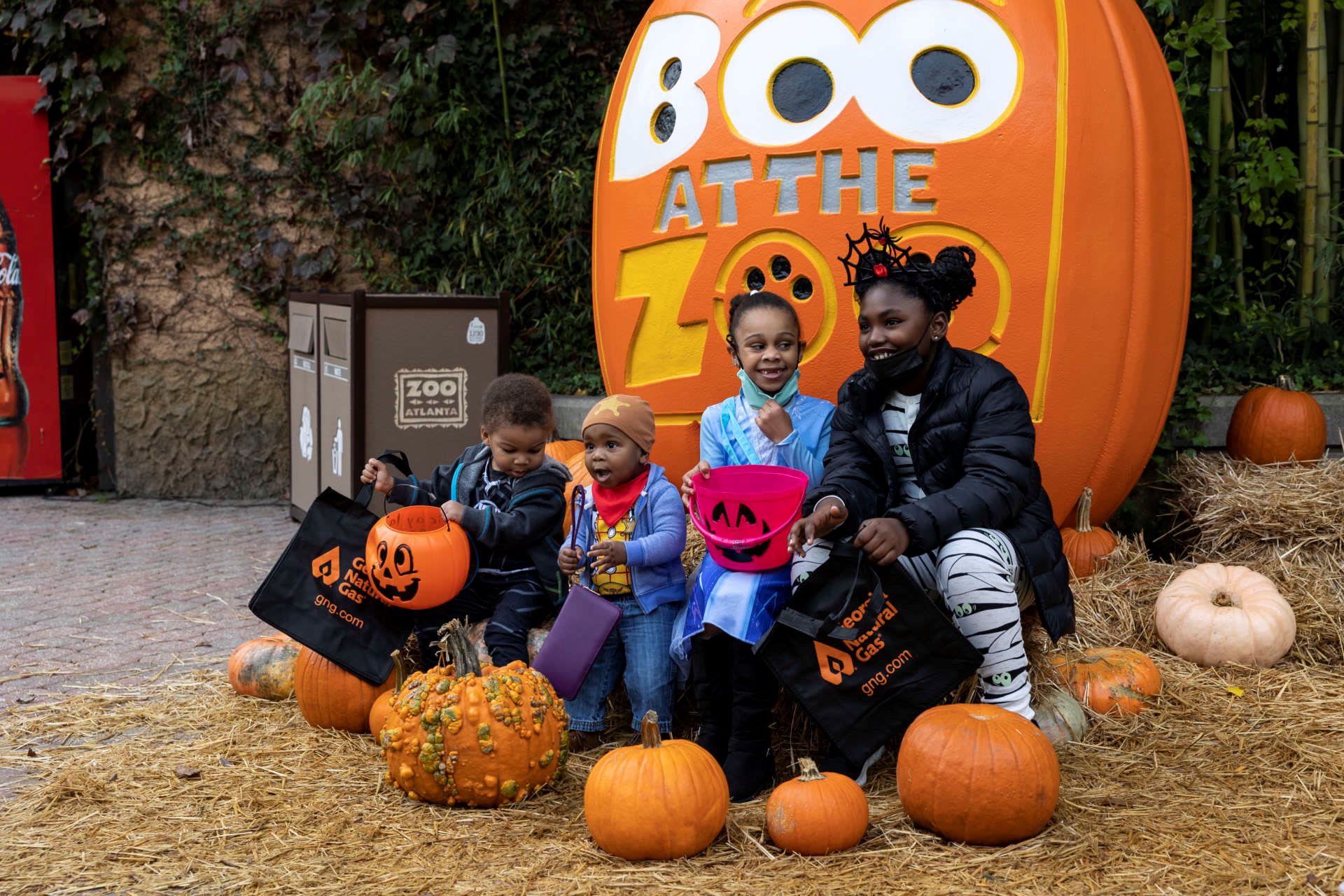showing photo ops at Boo at the Zoo in atlanta ga