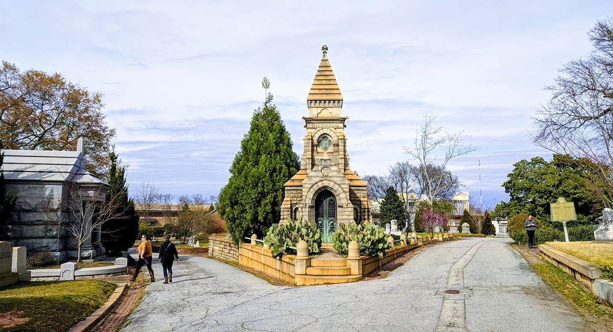image of Oakland Cemetery near georgia state university