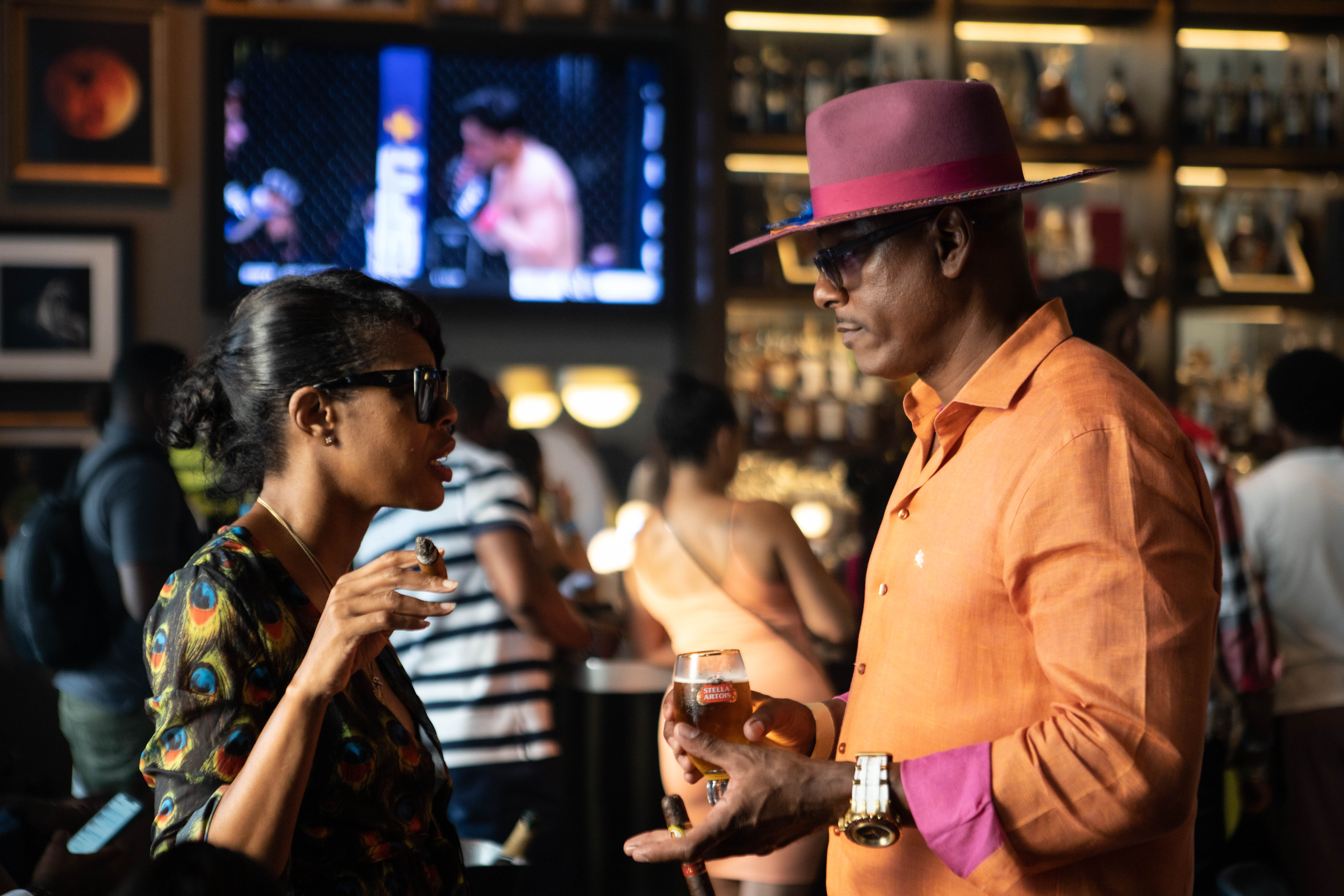 Un cigarro y cerveza en el centro de Atlanta