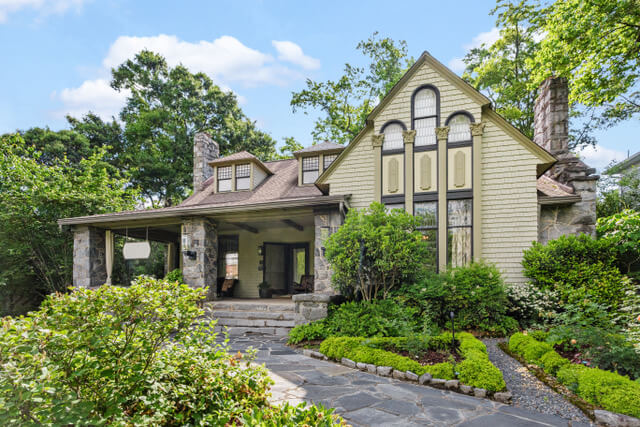 image of Stonehurst Place in midtown atlanta ga