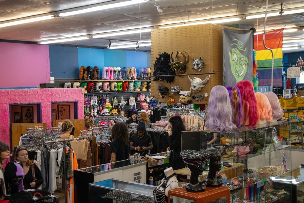 little five points halloween store