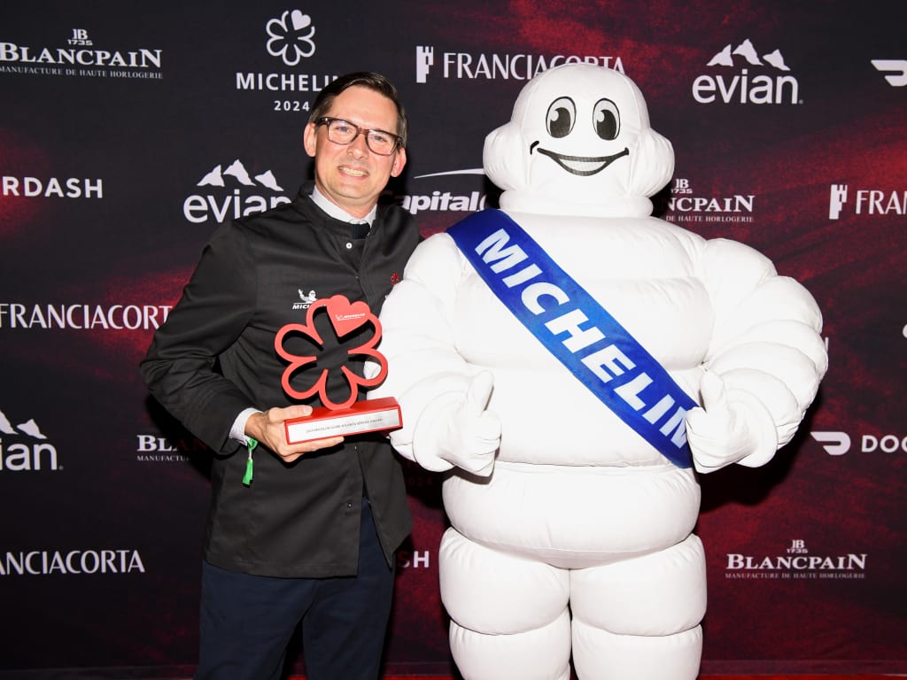 Daniel Crawford receives the MICHELIN Service Award