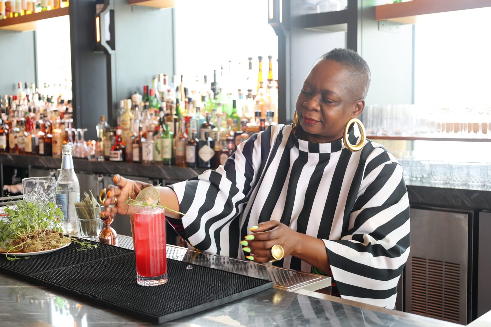 The Art of Craft Cocktails: A Dive into Atlanta's Mixologist and Bartender Scene 1 The Art of Craft Cocktails: A Dive into Atlanta's Mixologist and Bartender Scene