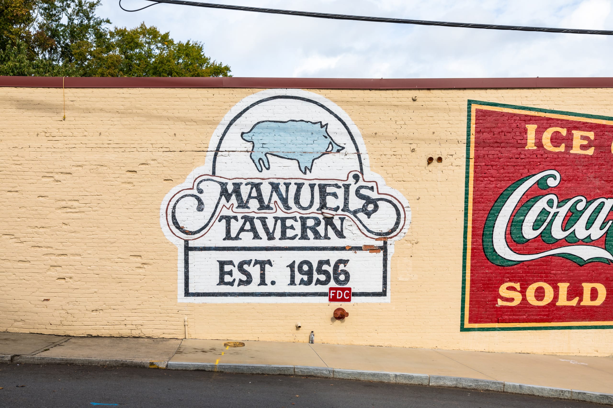 Manuels Tavern 01