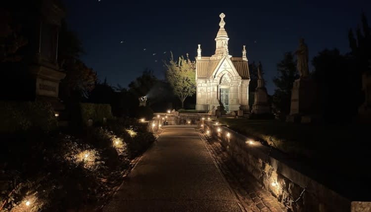 Find out who haunts Oakland Cemetery on this ghoulish tour