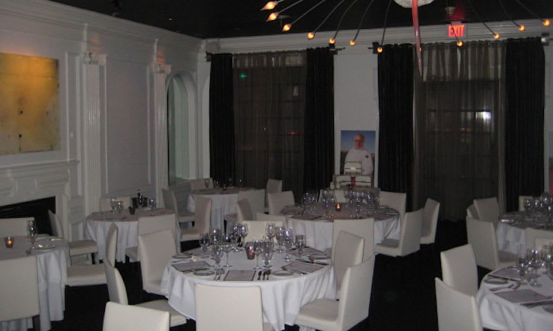 Aria is the perfect restaurant for a romantic night out.
