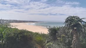 Jeffreys Bay - Surfing good waves - The view on the beach from the hostel in Jeffreys Bay