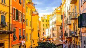 Manarola - Visit the birthplace of pesto - Sunny streets of Manarola