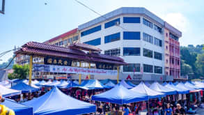 Kota Kinabalu - Sightsee in the capital of Sabah state and enjoy its beautiful beaches - Gaya Street Sunday Market