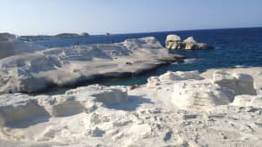 Agnánti - Small fisherman village built around a pretty, restful tree-lined beach of fine sand. - Sarakiniko