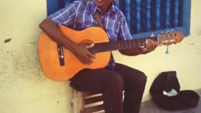 Trinidad - Architecture, food - Man playing Che Guevara songs at the Plaza Mayor in Trinidad