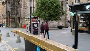 Edinburgh - Getting a breath of fresh air - People watching on the Royal Mile