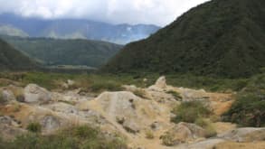 City Middle of the World - when  the people speak about Ecuador always you hear the mention of the city in the half of the world.¿you need more reasons? - null