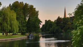 Stratford-upon-Avon - Shakespeare's home, a world renowned theatre and a beautiful historic town - null