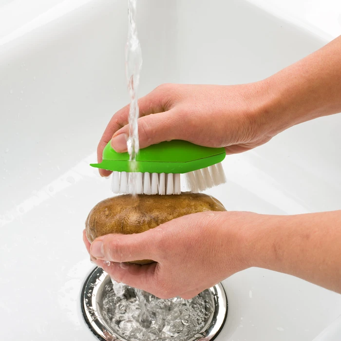 Brushing the vegetable