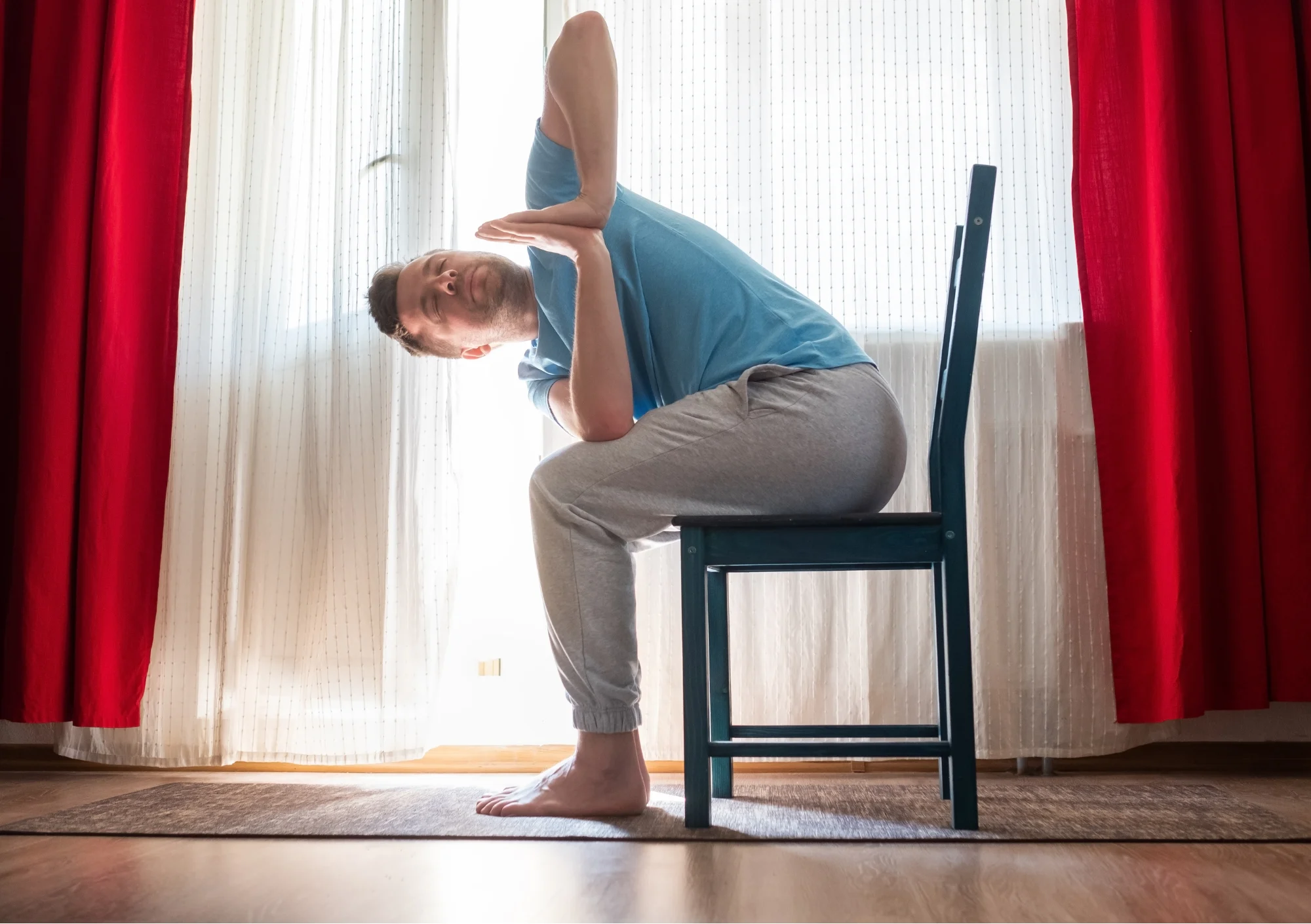 YOGA SUR CHAISE