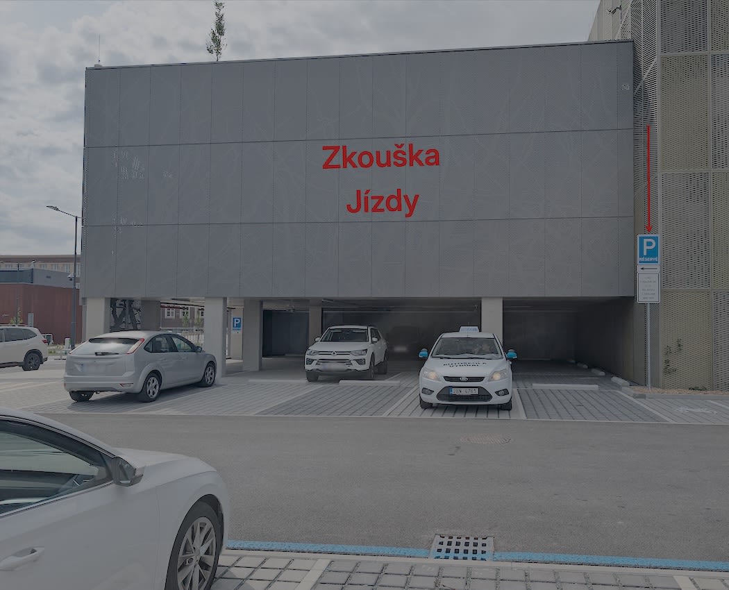 Magistrát | autoškola zkouška jízdy - budova parkovacího domu ACADEMY PARK