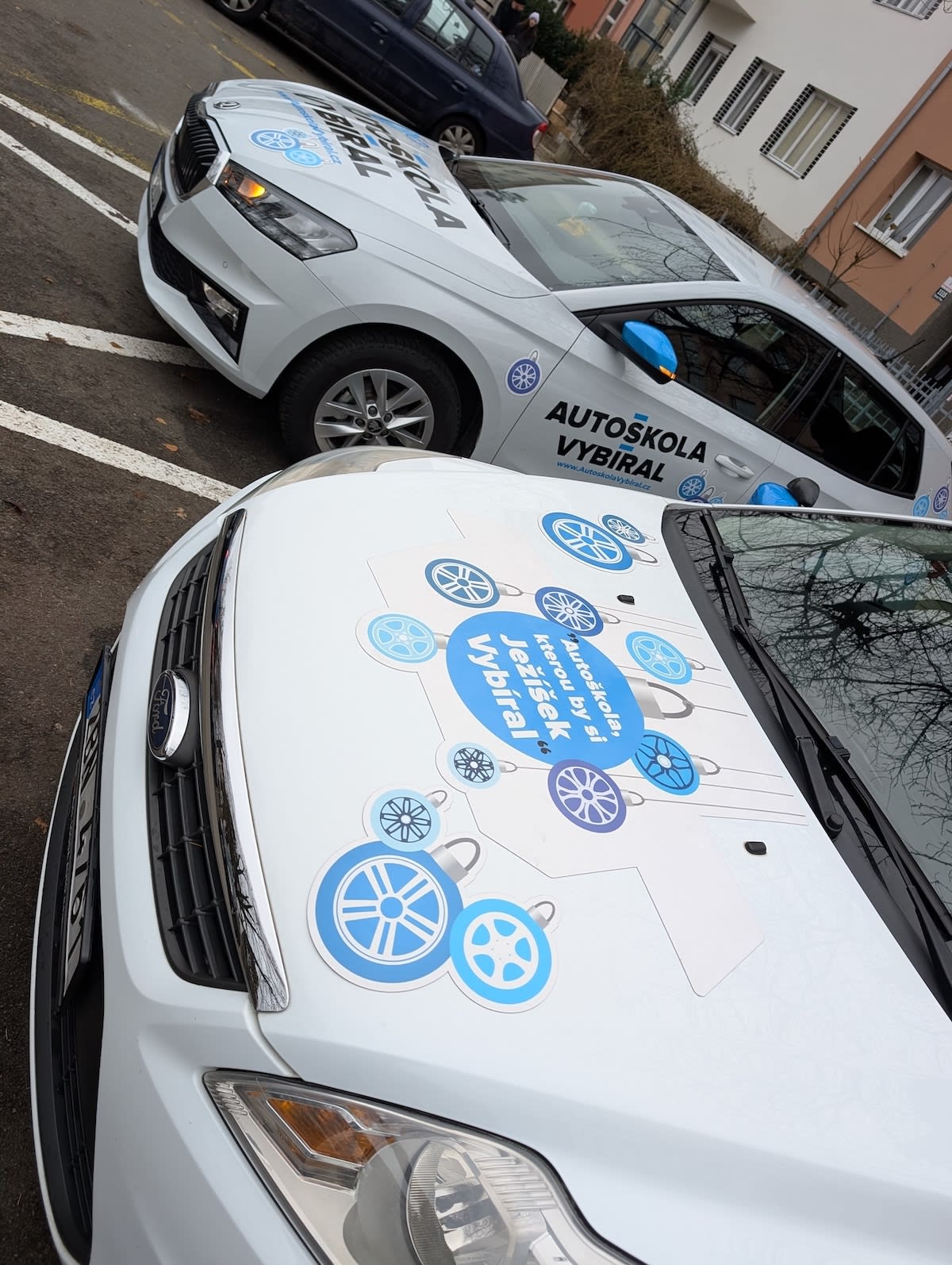 Autoškolní auta na Advent 2025 (Fabie a Ford Focus)