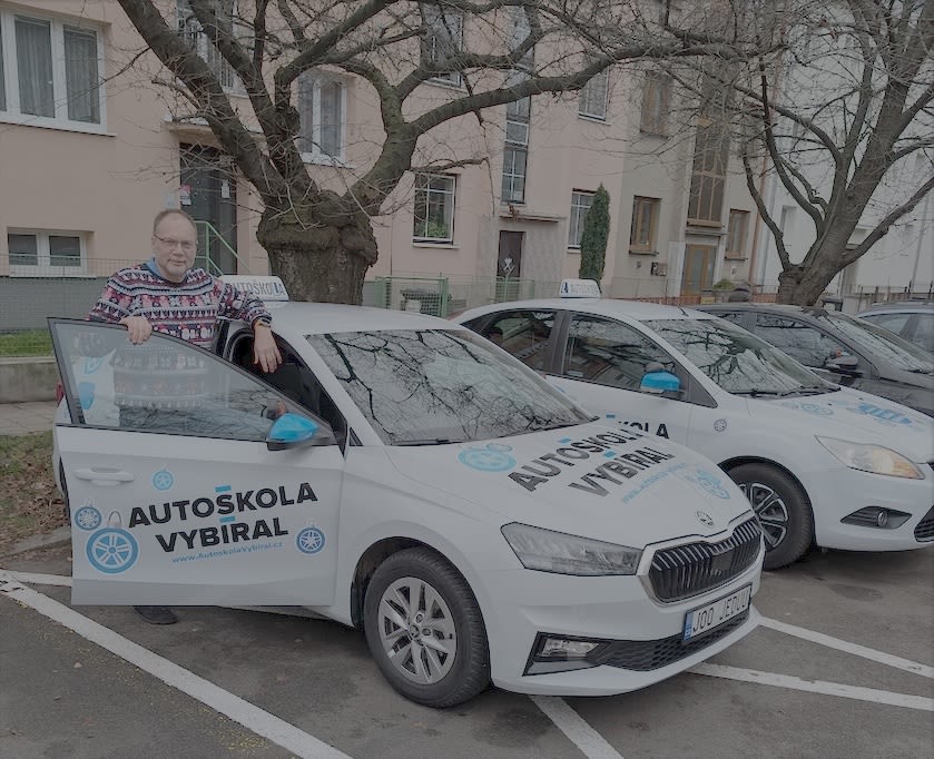 Autoškolní auto na Advent 2025 - učitel Pavel Vybíral