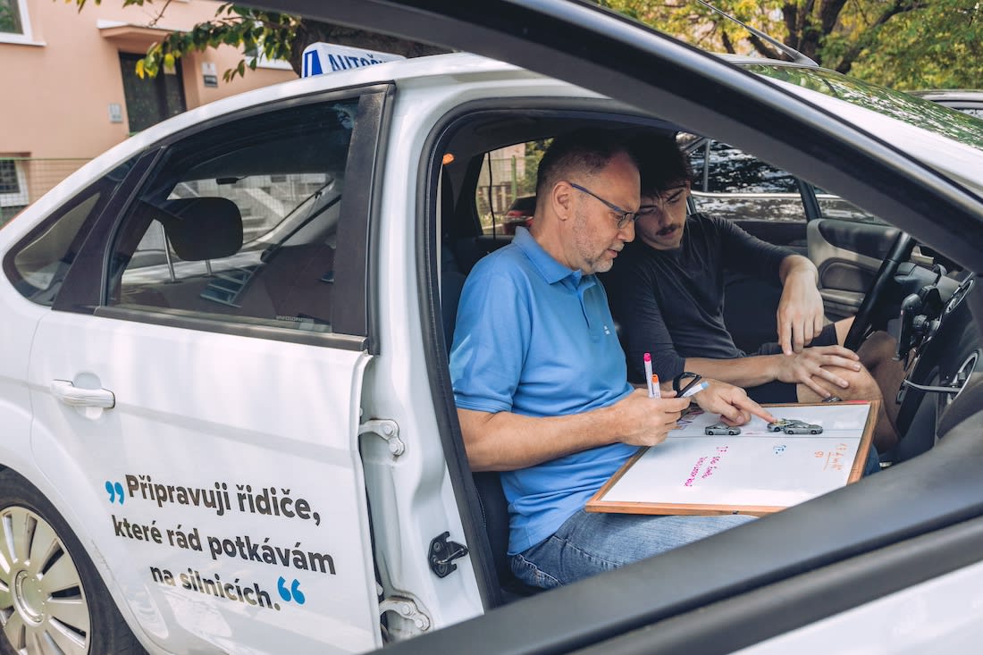 Magnetická tabule při výcviku autoškoly