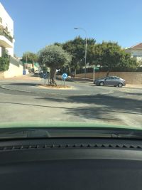 כיכר במפגש הרחובות יפה נוף ומבוא רעות