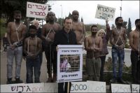 אל תתנו יד לגירוש!
