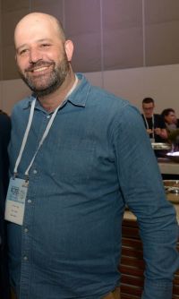 להשאיר את עודד המנהל