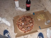 מחזירים את הפיצה בורגר לדומינוס