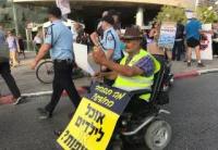 העלאת סכום הקצבאות והנגשת מקומות ציבוריים לנכים