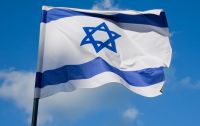 דגל ישראל בכניסה לבית ברל
