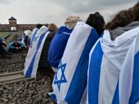 אל תעצרו לנו את המסע לפולין!