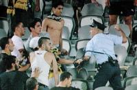 התקנת מצלמות גוף על שוטרים לצורך מניעת אלימות משטרתית במגרשי הספורט