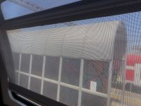 להפוך את הוילונות ברכבת לכהים יותר