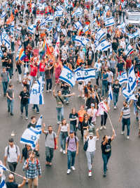 משאל עם להדחת ראש הממשלה - ממשבר לאחריות, דורשים הדחה בהליך דמוקרטי