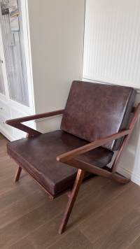 שלירי תביא לליאן את הכורסה שלה