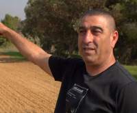 עומדים לצד רמי דוידיאן גיבור ישראל