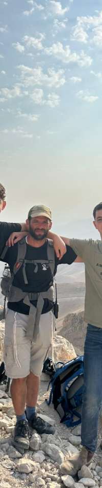משאירים את הרב טסלר עם כיתה יא1 גם ביב