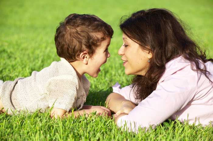 كيف تصبح الأم صديقة لأولادها ؟