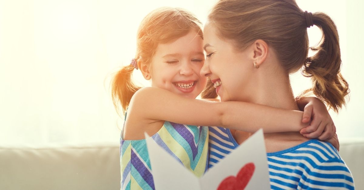 لغات الحب الخمس.. تعلمي اللغة المناسبة لشخصية طفلك
