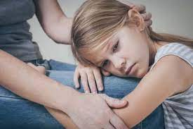 6 signes q'un enfant n'est pas heureux