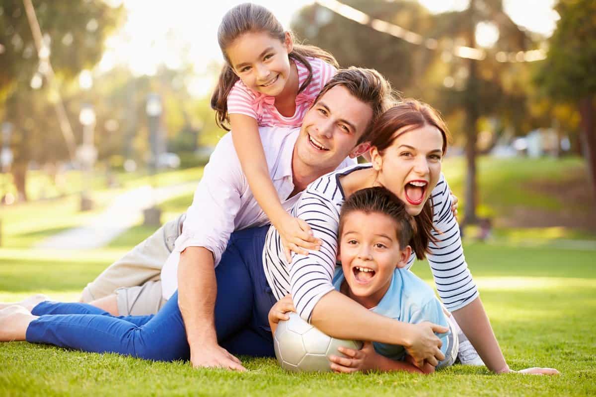 أخطاء شائعة في تربية الأطفال: 5 أمور نظلم بها الذكر بتمييزه عن الأنثى