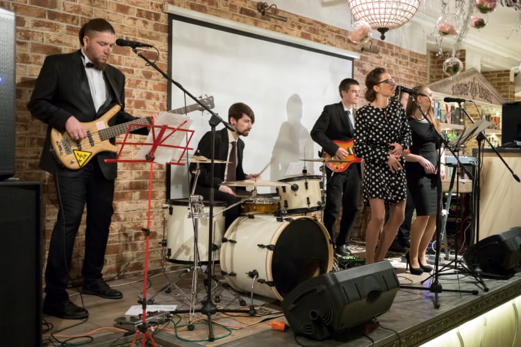 Beste Stimmung durch Livemusik mit einer Hochzeitsband von AuftrittsMarkt